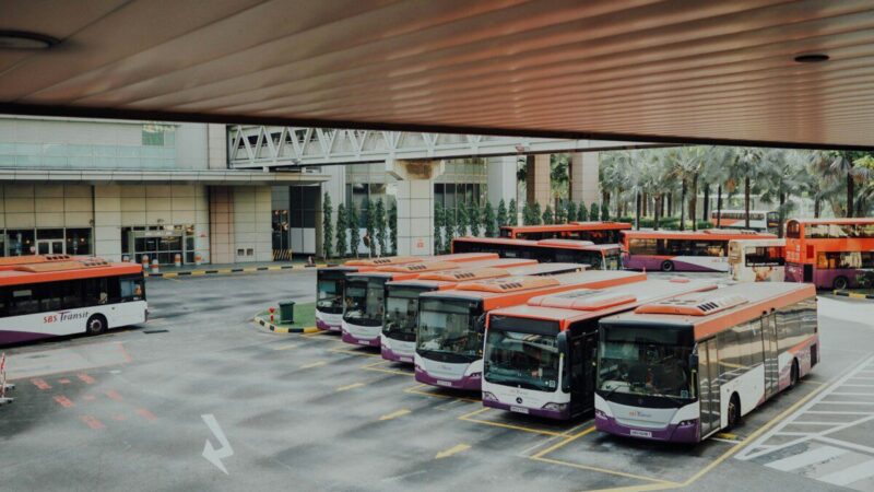 Keleiviai liko stovėti šaltyje: nauji elektriniai autobusai sustojo, gelbėjo senieji dyzeliniai