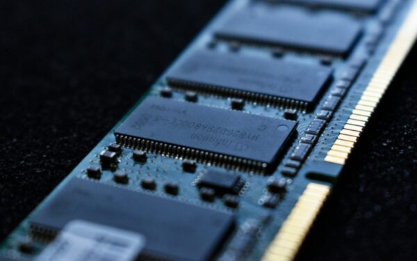 Kompiuterių komponentų krizė gilėja: įvardintos priežastys, kodėl jų truks net iki 2028 metų