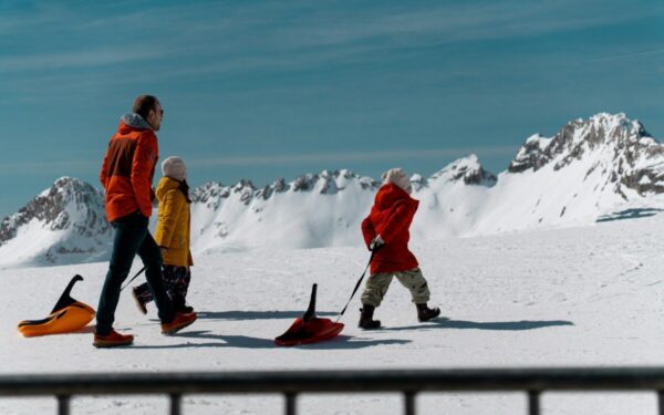 Gal pasirūpinkite savo vaikais? Tai ne žiemos pramogos, o chaosas su tėvų palaiminimu