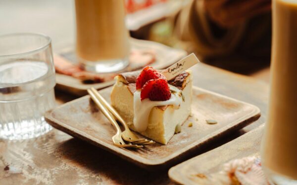 Sūrio pyrago su graikišku jogurtu receptas: lengvesnė alternatyva be perteklinių kalorijų