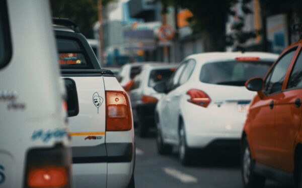 Autonominių automobilių sauga stiprėja: naujas DI įrankis leidžia matyti tamsoje ir už kampo