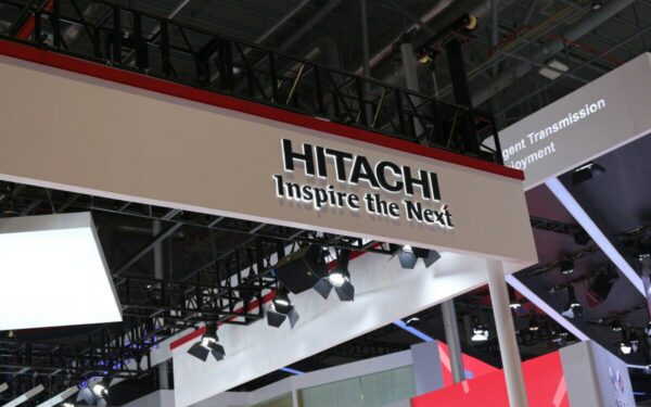 „Hitachi“ plečia elektrinės technikos liniją: debiutuoja ekskavatorius, galintis dirbti visą parą