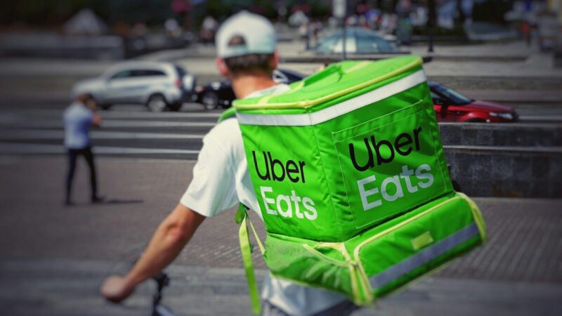 „Uber Eats“ programėlėje testuojama nauja funkcija, dirbtinis intelektas pats sudės jūsų krepšelį