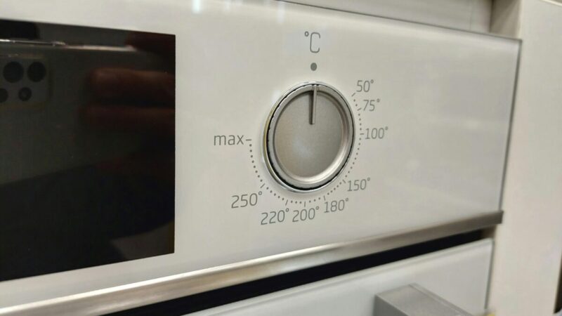 Orkaitės valymas be chemijos: paprastas būdas pašalinti pridegusius nešvarumus be šveitimo