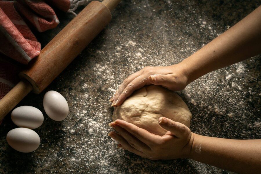 Išbandykite šį paprastą ingredientą: kepėjai atskleidžia paslaptį, kaip pagerinti mielinę tešlą