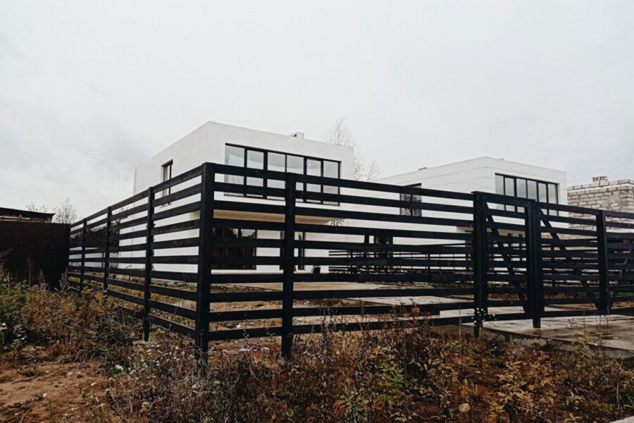 Rugsėjo 20 d. įsigalioja nauji chaosą keliantys reikalavimai: spygliuota tvora draudžiama