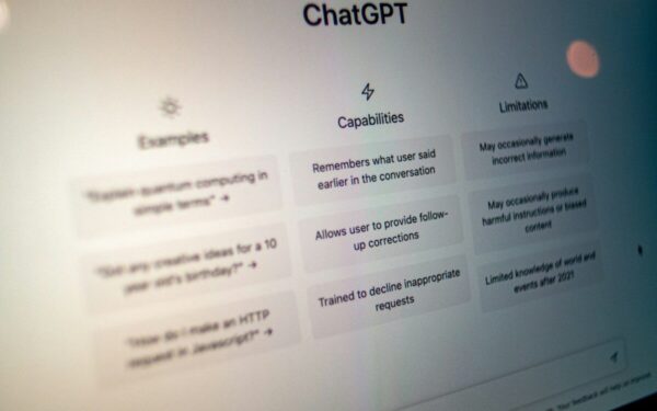 Po „OpenAI“ sprendimo bendradarbiauti su JAV Gynybos departamentu „ChatGPT“ vartotojai palieka platformą