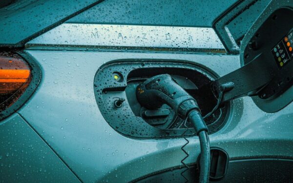 Nauja baterijų era: 7 kietojo kūno technologijos, kurios gali pakeisti elektromobilius