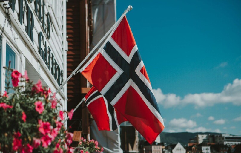 a flag is flying in front of a building