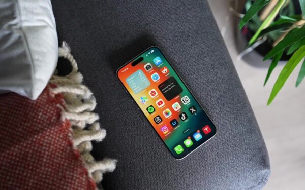 Kodėl senas „iPhone“ dabar vertingesnis už naują? Šio modelio paklausa šoktelėjo net 979 proc.