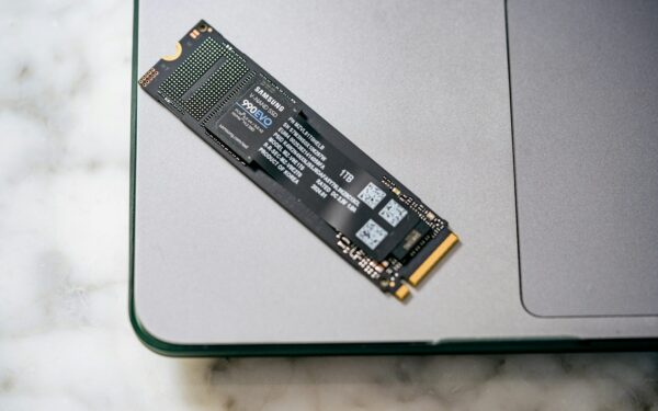 SSD talpyklų kainos šovė į neregėtas aukštumas: tokios plokštelės kainuoja daugiau nei grynas auksas