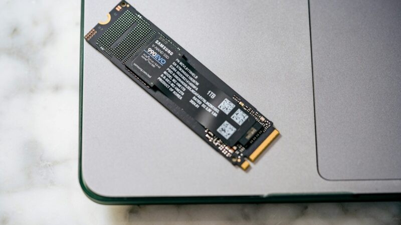 SSD talpyklų kainos šovė į neregėtas aukštumas: tokios plokštelės kainuoja daugiau nei grynas auksas