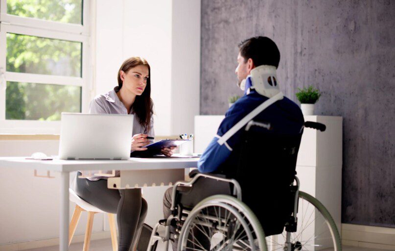 Vilniuje praeivis pamokė „geradarį“: bandė gelbėti neįgalųjį, bet sulaukė skaudaus antausio