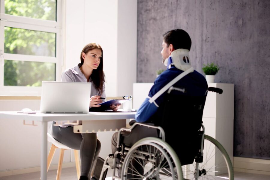 Vilniuje praeivis pamokė „geradarį“: bandė gelbėti neįgalųjį, bet sulaukė skaudaus antausio