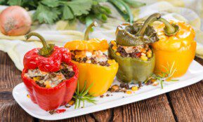 Vos keli ingredientai, bet skonis – prabangos lygio: orkaitėje keptų paprikų ritinėliai