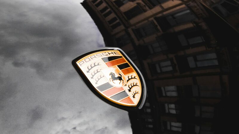 „Porsche“ atsidūrė ant bedugnės krašto, ar tai legendinio prekės ženklo mirtis?