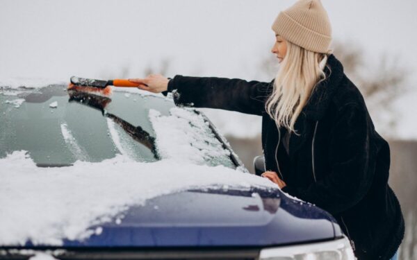 Apsnigtas automobilis gali baigtis ne tik bauda: viena klaida žiemą kainuoja gerokai daugiau