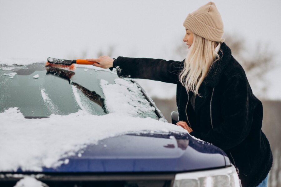 Apsnigtas automobilis gali baigtis ne tik bauda: viena klaida žiemą kainuoja gerokai daugiau