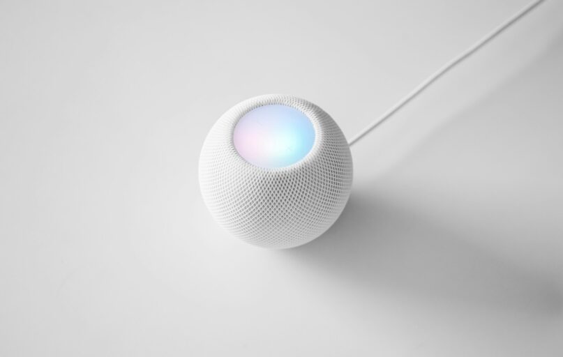 a white circle with a black line