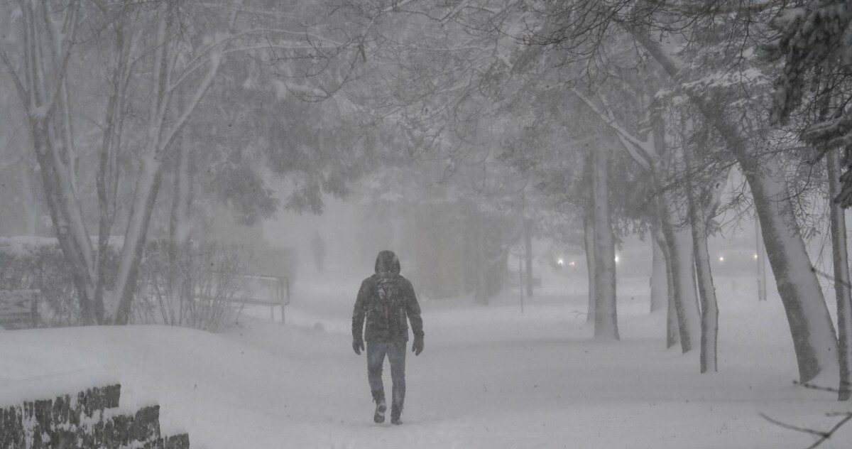 Žiemos apokalipsė kaimynystėje: Lenkiją palaidojo pusnys, situacija kone katastrofinė