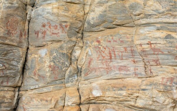 Seniausias urvų piešinys pasaulyje: ką apie mūsų protėvius sako 67 800 metų rankos atspaudas?