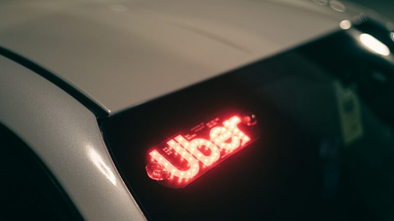 Kas laukia pavežėjimo rinkos? „Waymo“ ir „Tesla“ gali priversti „Uber“ trauktis iš lyderio pozicijų