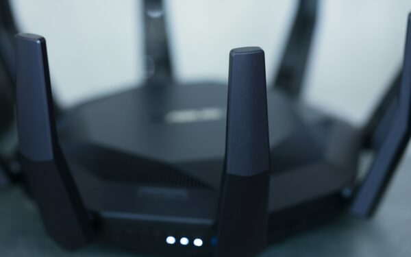 Greitas internetas nebūtinai reiškia greitą „Wi‑Fi“: kodėl maršrutizatoriaus vieta yra svarbi?