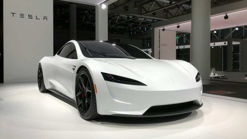 „Tesla“ durelės tampa mirties spąstais: paaiškėjo netikėta tiesa apie pavojingą defektą