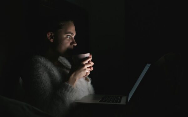 Mėgstate vakaroti? Mokslas paaiškina, kodėl naktinis gyvenimo būdas gali būti pavojingas jūsų širdžiai