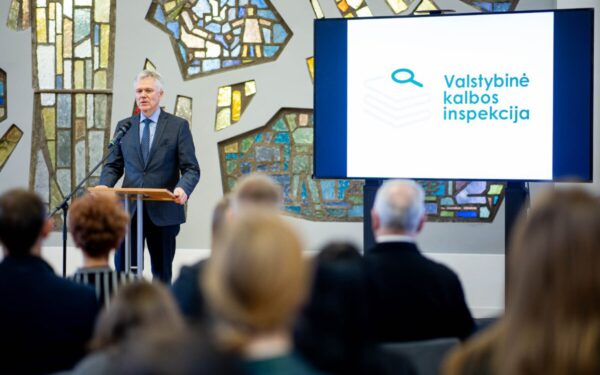 Ar ribos neperžengtos? VTEK nusprendė netirti Valotkos pasisakymų, bet diskusijos tik stiprėja