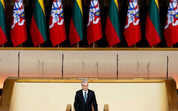 Palaikymas tirpsta: apklausa fiksuoja pusę metų trunkantį Nausėdos nuosmukį