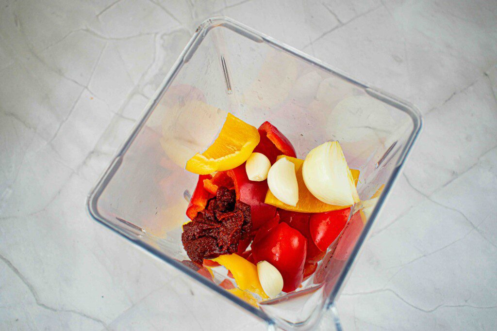 Jautienos troškinys daržovių padaže. Plaktuve