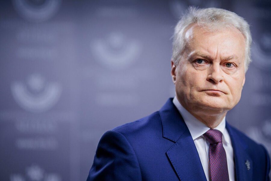 Prezidento tylėjimo kaina: kaip svyruojančios pozicijos pakirto pasitikėjimą ir ar tai kenkia Lietuvai?