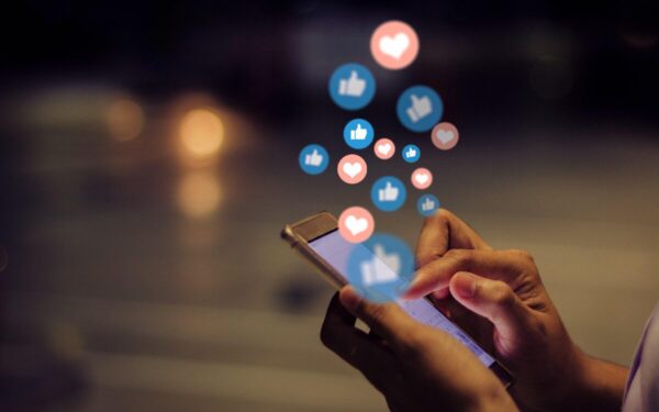 Kas vyksta su „TikTok“ programėle? Valdžios institucijos įžvelgia pavojingą posūkį