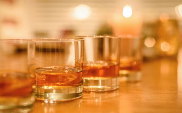 Ūkininkų tradiciniam alkoholiui akcizų lengvatų nebus: Vyriausybė atmeta Seimo siūlymą