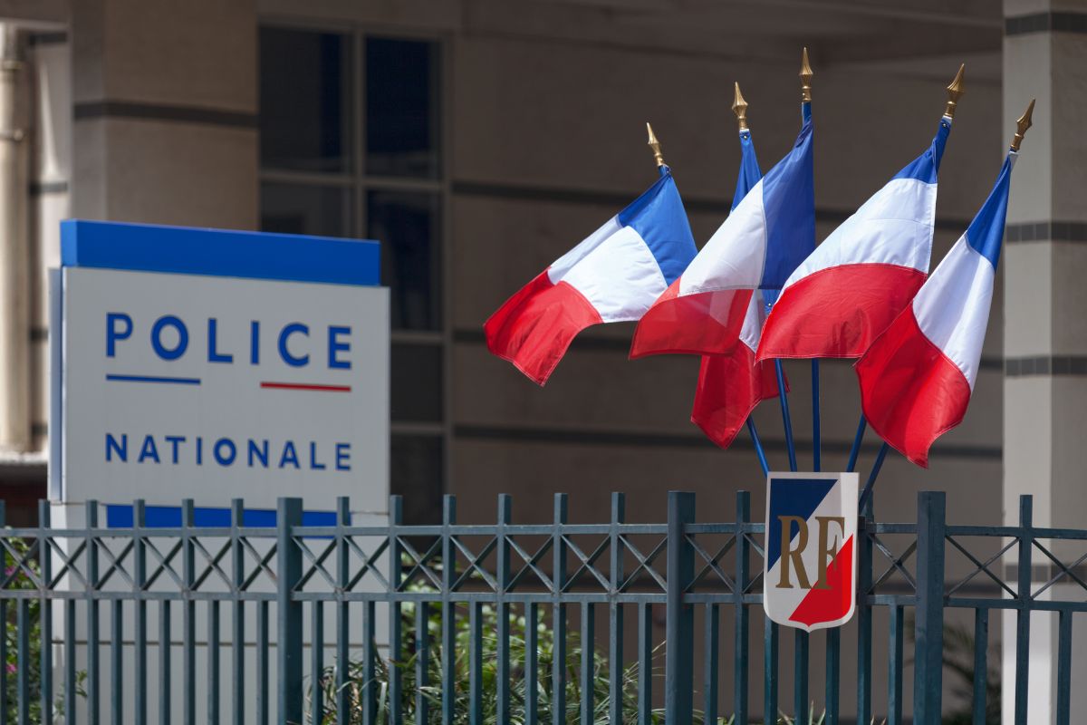 Šokiruojanti byla Prancūzijoje: dėl penkiamečio išprievartavimo kaltinami dešimt vyrų, tarp jų – tėvas