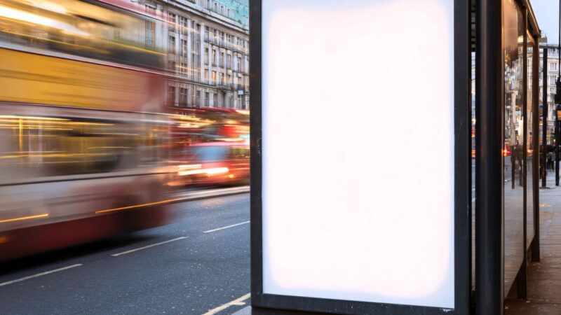 Ruošiami pokyčiai lauko reklamai: siūloma uždrausti tai, kas daro neigiamą poveikį vaikams