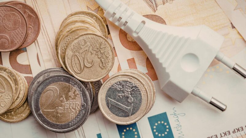 Elektros kainų šuolis atsispindės sąskaitose: kurie gyventojai mokės daugiau