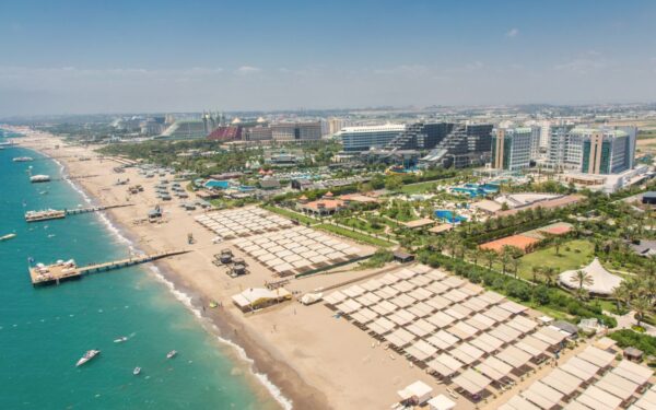 Epsteino bylos dokumentuose – Antalija ir „Rixos“: viešumon iškilo „SPA mokymų“ schema