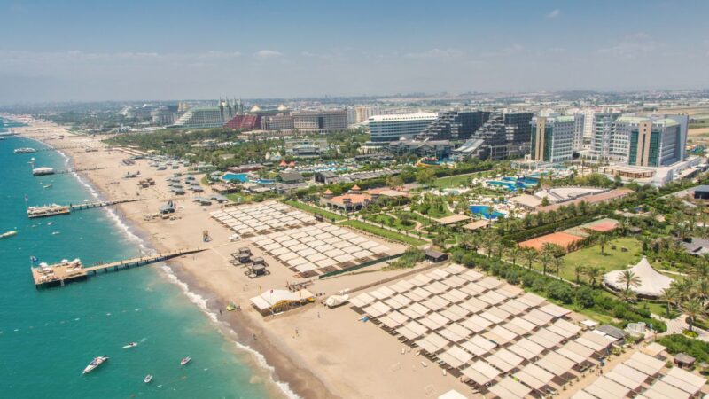 Epsteino bylos dokumentuose – Antalija ir „Rixos“: viešumon iškilo „SPA mokymų“ schema