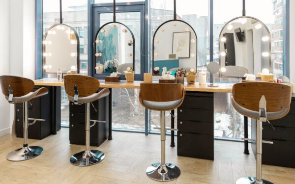 Sprogimas grožio salone: nuo smūginės bangos nukentėjo ir penkiametis