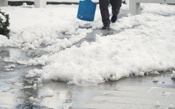 Sniego valymas baigėsi kraujo praliejimu, kaimynas griebė mačetę