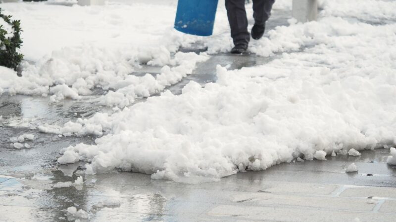 Sniego valymas baigėsi kraujo praliejimu, kaimynas griebė mačetę