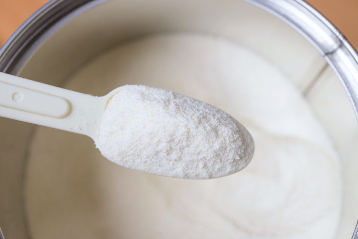 Tėvams svarbi žinia: iš prekybos išimamos kai kurios pieno mišinių partijos