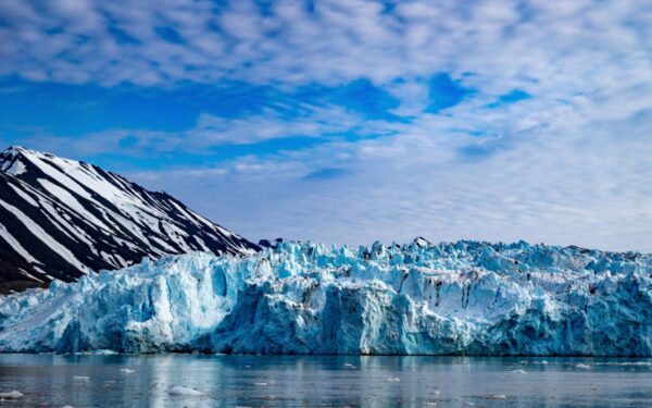 „Griūvanti“ pasaulio tvarka: kol JAV ginčijasi dėl Grenlandijos, Rusija ir Kinija taikosi į Arkties salyną