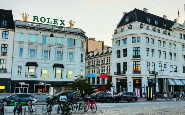 Įžūlus apiplėšimas Londono centre: mačetėmis apsiginklavę plėšikai šturmavo „Rolex“ parduotuvę