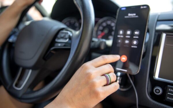 Telefoniniai sukčiai taikosi ir į turtingiausius: didžiulę žalą patyrė Vokietijos milijardierius