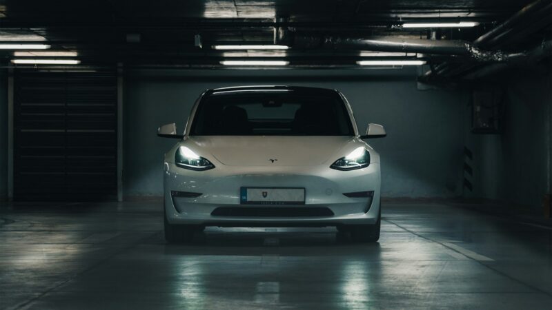 Ekspertai įspėja naudotų elektromobilių pirkėjus: nepatikrinę šios vietos, rizikuojate ne tik pinigine, bet ir saugumu