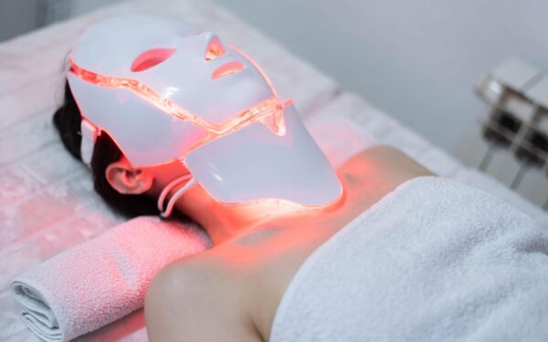 Veiksminga terapija ar placebo? Dermatologų nuomonė apie LED kaukes odai