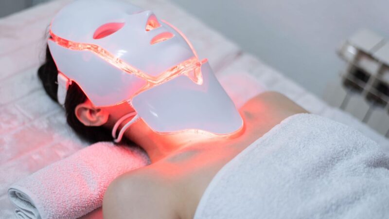 Veiksminga terapija ar placebo? Dermatologų nuomonė apie LED kaukes odai